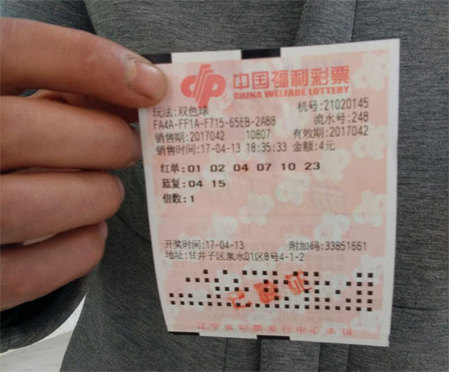 男同桌把我的奶罩扒开